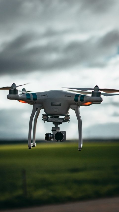 Drone yang sedang diterbangkan