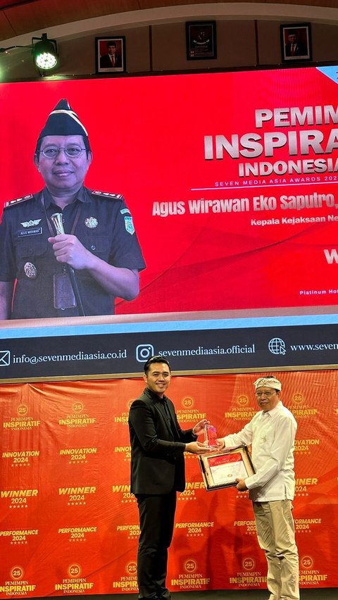 Kajari Gianyar terima penghargaan