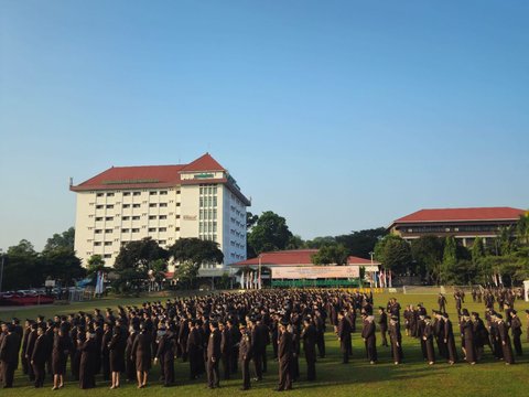 Upacara dilaksanakan di lapangan Badan Pendidikan dan Pelatihan (Badiklat) Kejaksaan RI.