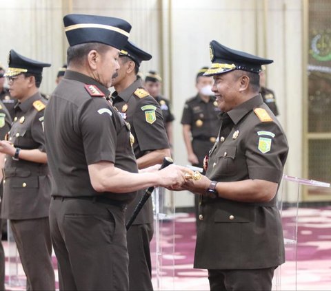 Pesan Jaksa Agung Saat Lantik Wakil Jaksa Agung, JAM-Datun, dan 4 Kajati: Bekerjalah dengan Nurani dan Akal Sehat
