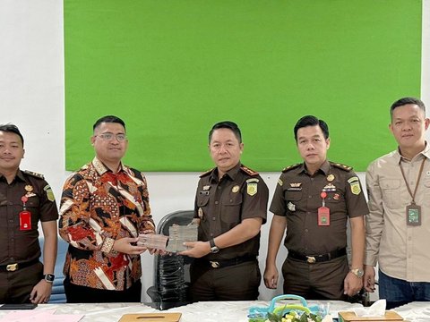 Perbuatan dua tersangka YR dan YN mengakibatkan kerugian keuangan negara sebesar kurang lebih Rp800 juta.