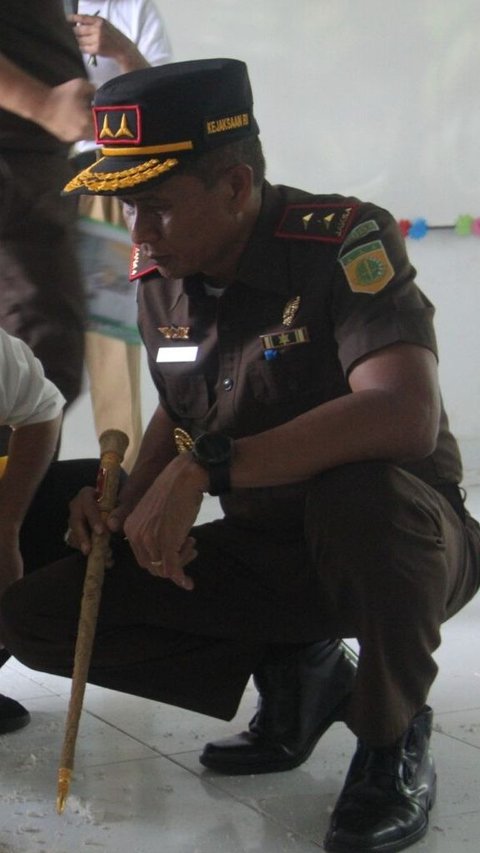 Kejati NTT Tinjau 3 sekolah di Kabupatan dan Kota Kupang yang mengalami musibah plafon roboh pada Senin, 20 Januari 2025