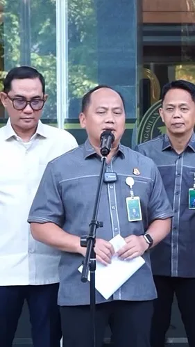 Kejagung Melimpahkan Berkas 6 Terdakwa Perkara Suap CPO dan Perintangan Penyidikan Ke Pengadilan Tipikor Jakarta Pusat