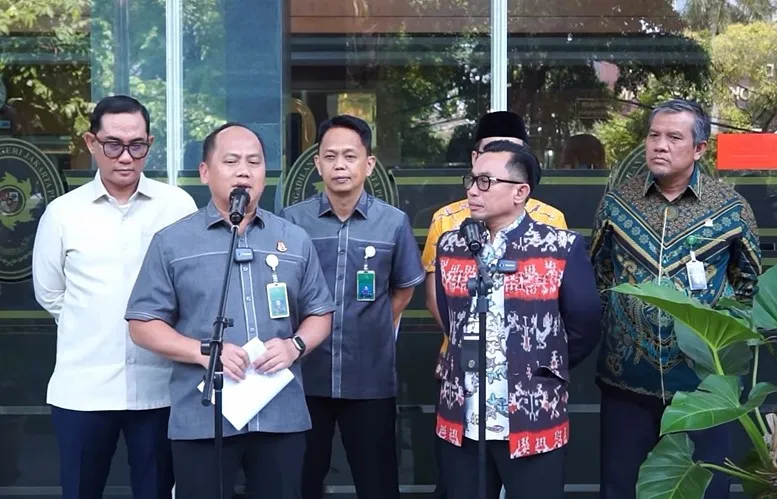 Kapuspenkum Kejagung, Anang Supriatna,S.H., M.H., saat memberikan keterangan pers di PN Jakarta Pusat
