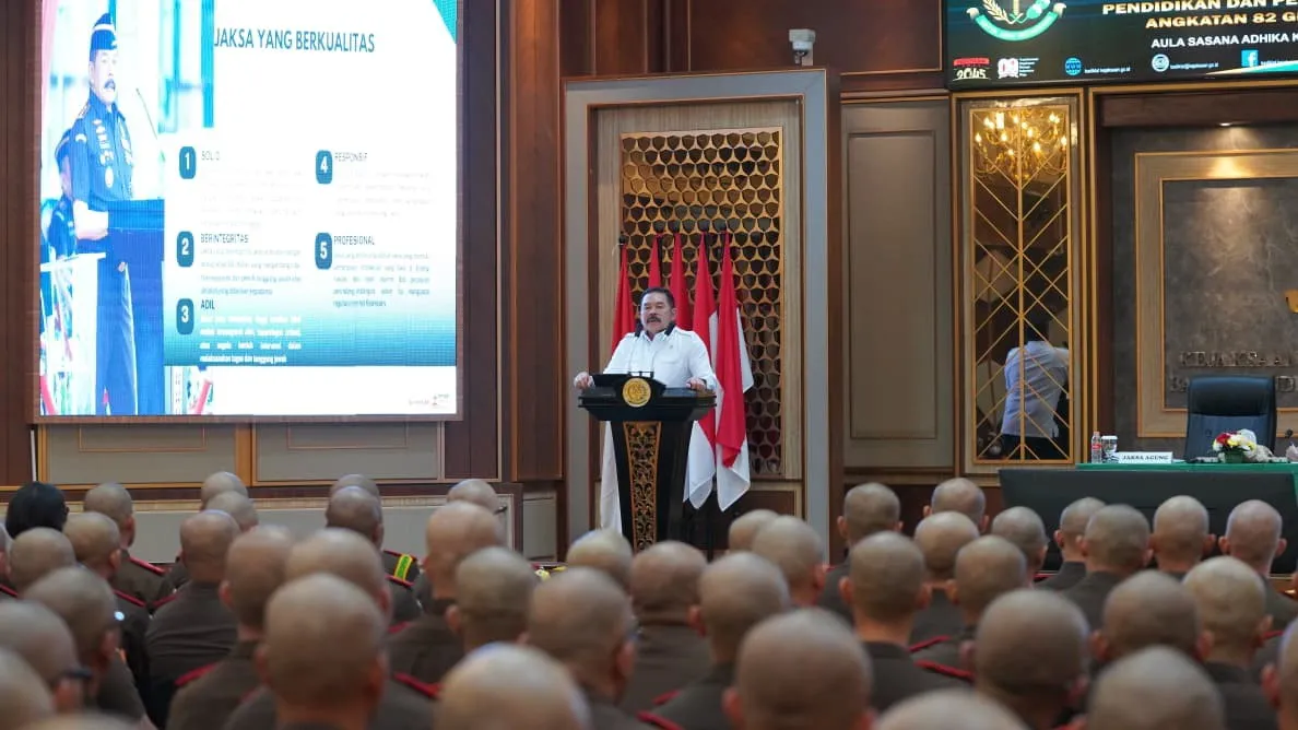 Jaksa Agung ST Burhanuddin memberikan pembekalan kepada peserta PPPJ ke-82 Gelombang II 2025 pada Senin, 13 Oktober 2025
