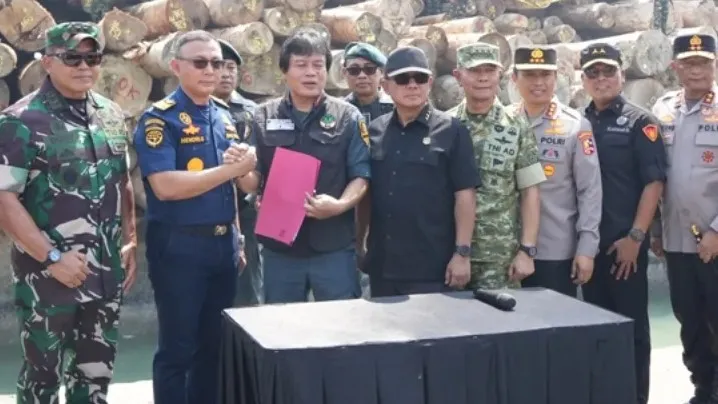 Satgas PKH Gagalkan Penyelundupan 4.610 Meter Kubik Kayu Ilegal Bernilai Rp300 Miliar