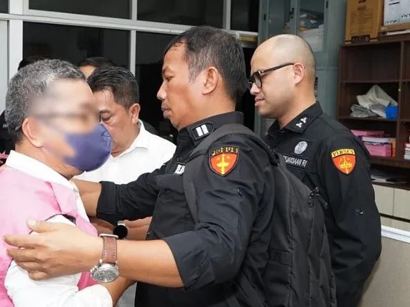 “Terkait apakah akan ada keterlibatan orang lain atau pihak lainnya, kita tunggu hasil pengembangan penyidikannya, nanti akan kita sampaikan informasinya,