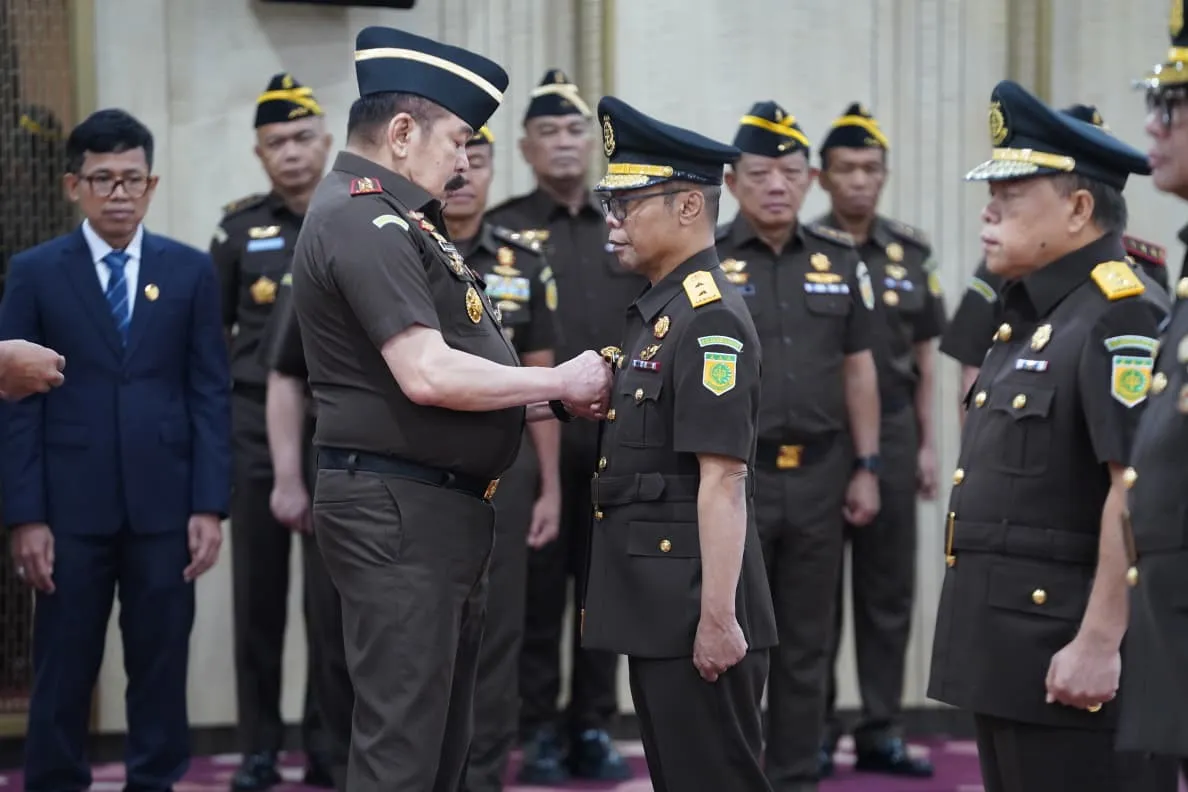 Jaksa Agung ST Burhanuddin melantik Dr Hendro Dewanto, S.H., M.H., sebagai Jaksa Agung Muda Pembinaan (JAM-Bin)