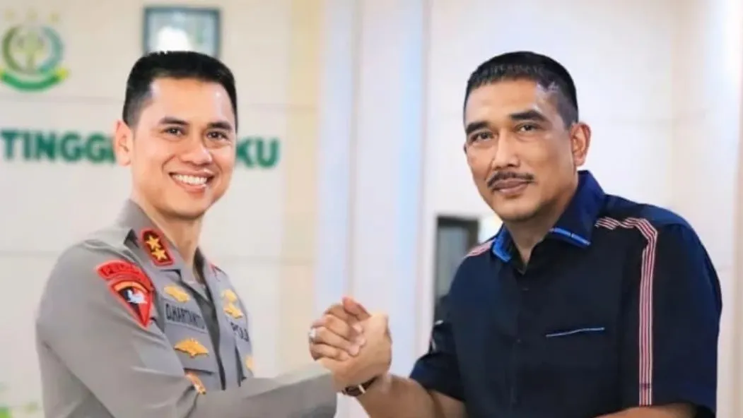 Kajati Maluku Kajati Agoes Soenanto Prasetyo, S.H.,M.H  dan Kapolda Maluku Prof. Dr. Dadang Hartanto, S.H.,S.I.K.,M.Si.