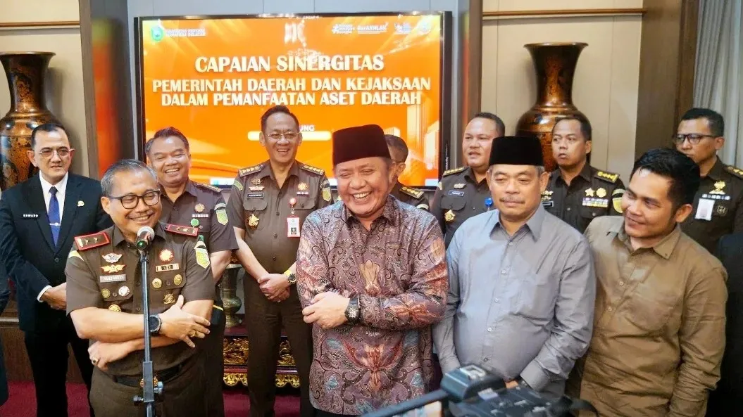 Kajati Sumsel Dr Yulianto, S.H., M.H. dan Gubernur Sumsel H. Herman Deru, S.H., M.H