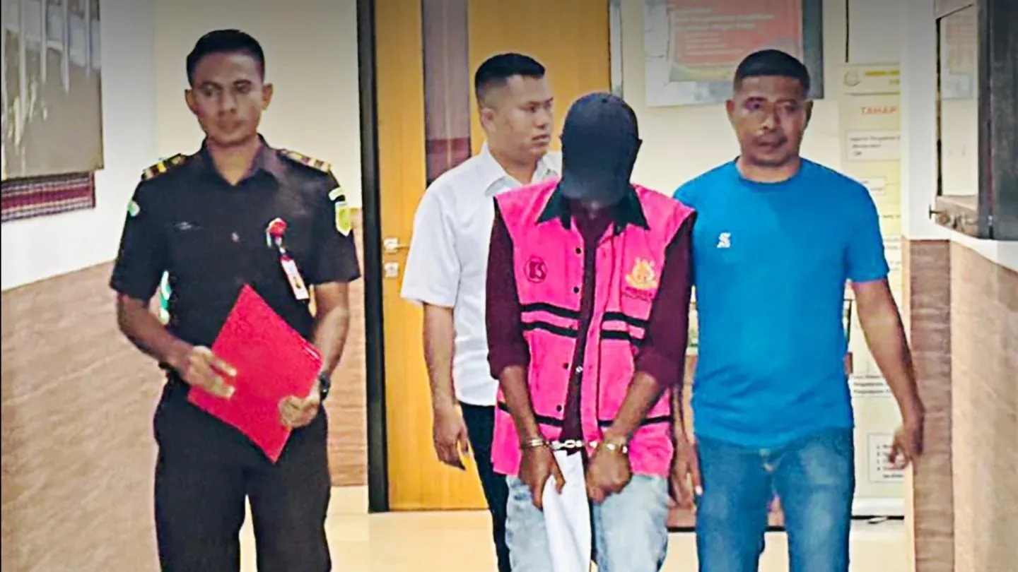 Kerugian Negara Sampai Rp3,5 Miliar, Seorang Buronan Kredit Fiktif BRI Menyerahkan Diri ke Kejari Sikka