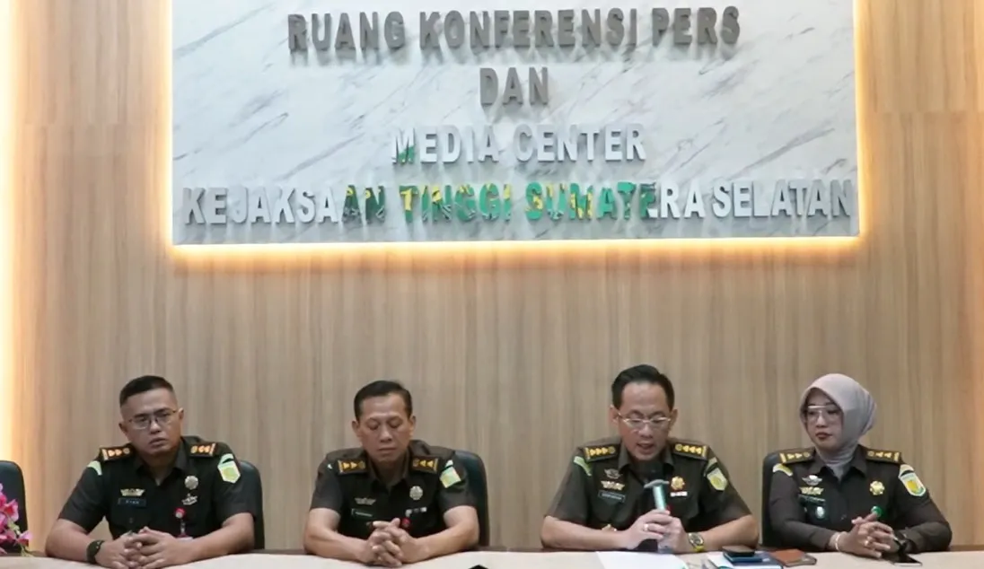 Kejati Sumsel Serahkan 4 Tersangka dan Barang Bukti Perkara Korupsi Pasar Cinde ke JPU Kejari Palembang, 1 Orang Masuk DPO