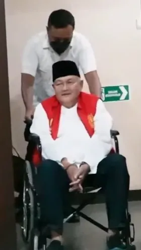 Kejati Sumsel Serahkan 4 Tersangka dan Barang Bukti Perkara Korupsi Pasar Cinde ke JPU Kejari Palembang, 1 Orang Masuk DPO