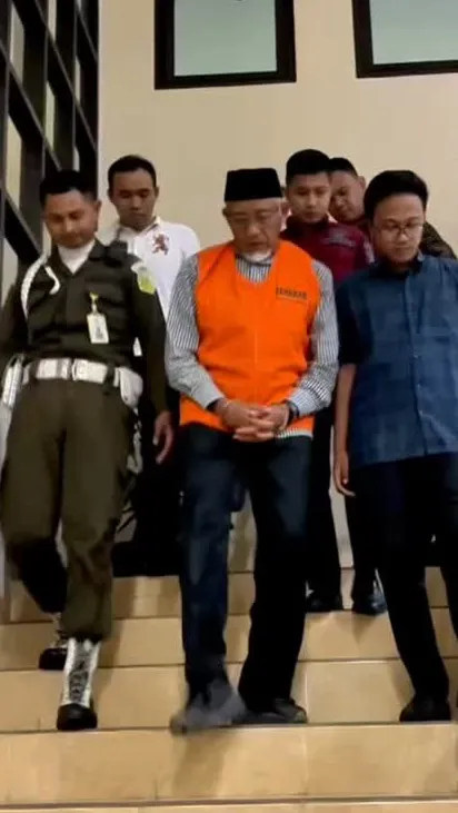 Tersangka SP saat ditahan penyidik Kejari Sleman