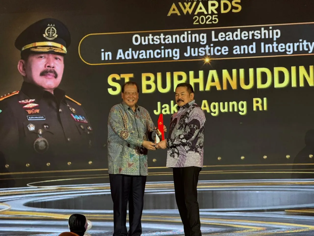 Jaksa Agung ST Burhanuddin Raih Penghargaan CNN Indonesia Awards 2025 `Outstanding Leadership in Advancing Justice and Integrity`