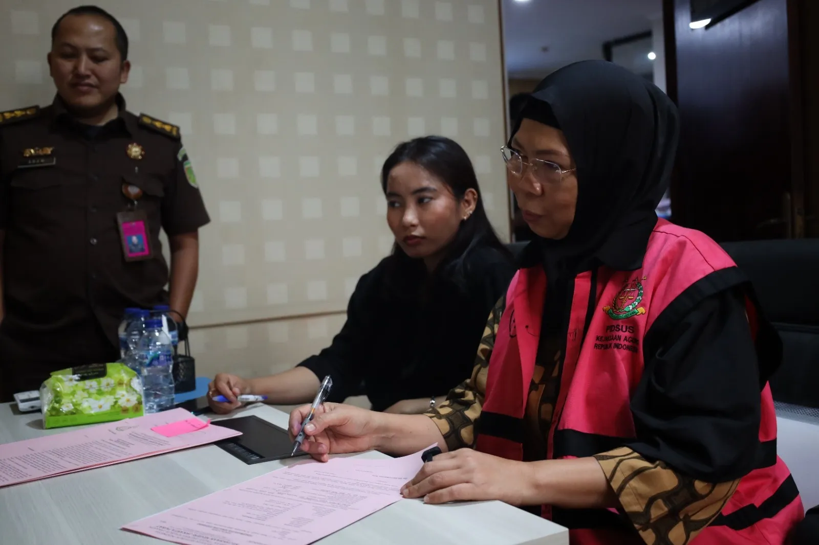 Kejagung Limpahkan 4 Berkas Perkara Digitalisasi Pendidikan Kemendikbudristek ke JPU Kejari Jakpus