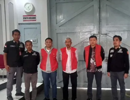 3 Tersangka Kasus kredit PT Sritex saat diserahkan kepada JPU Kejari Surakarta
