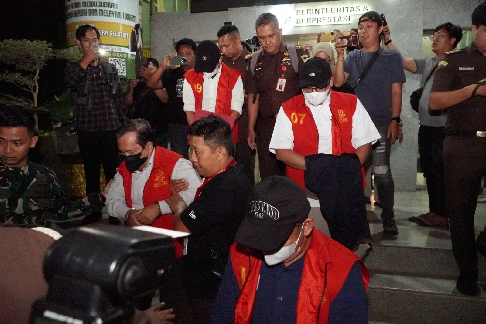 Kejati Sumsel tetapkan 6 orang tersangka dalam perkara pemberian kredit kepada PT BSS dan PT PAL