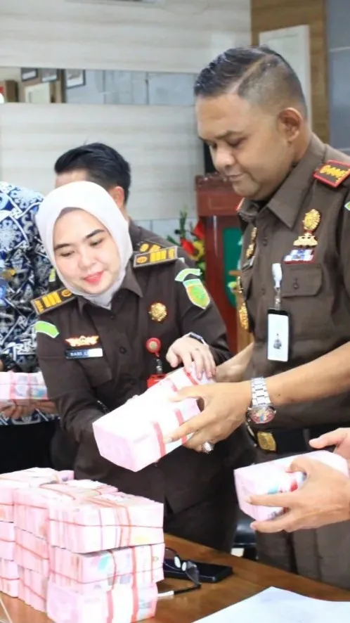 Kejari Tanjungpinang Serahkan Uang Pengganti Rp 1,5 Miliar dalam Perkara Korupsi Pembangunan Studio LPP TVRI Kepri