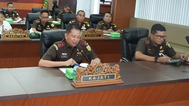 Kajati Jatim dan jajarannya memberikan arahan kepada seluruh Satker Kejaksaan di wilayah hukumnya