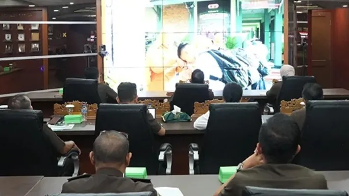 Kajati Jatim dan jajarannya memberikan arahan kepada seluruh Satker Kejaksaan di wilayah hukumnya