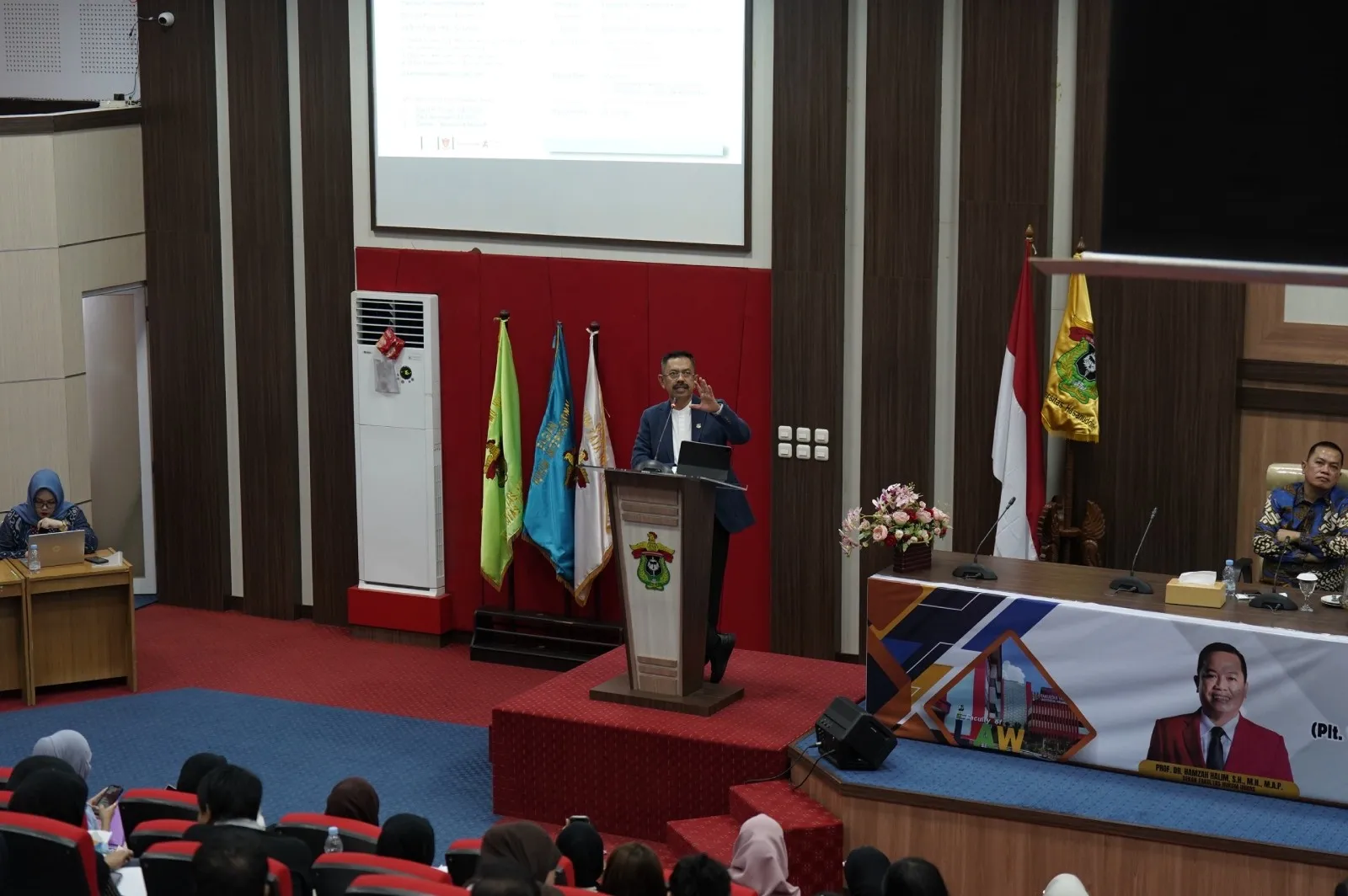 JAM-Pidum Prof Dr Asep N Mulyana memberikan kuliah umum di FH Unhas pada Kamis, 20 November 2025