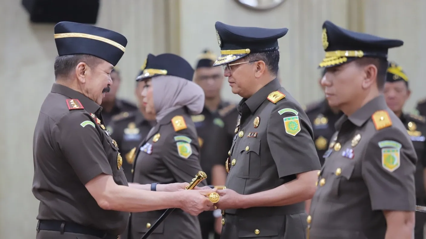 Jaksa Agung saat melantik Dr Kuntadi, S.H. M.H sebagai Kajati Jatim