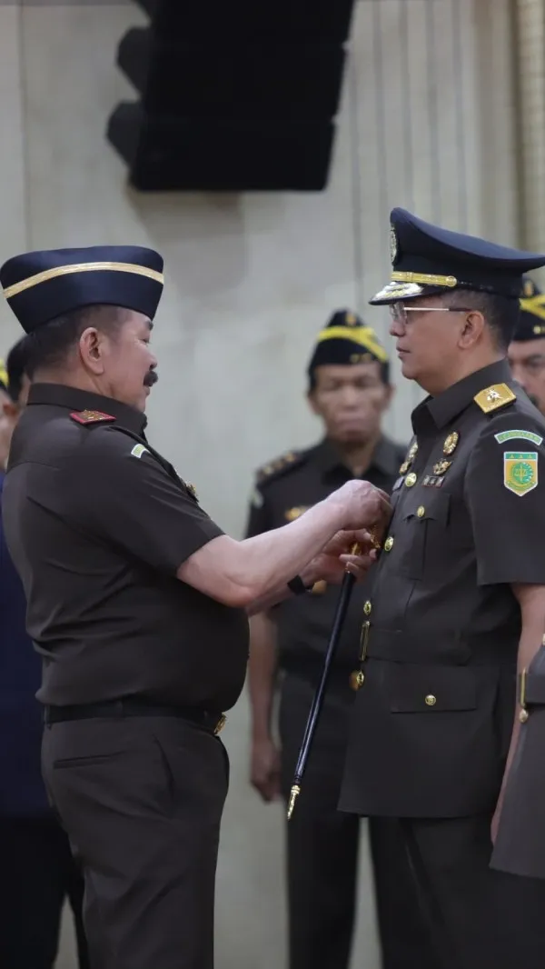 Jaksa Agung melantik Kepala BPA Kejaksaan RI, Kajati, serta Pejabat Eselon II di lingkungan Kejagung