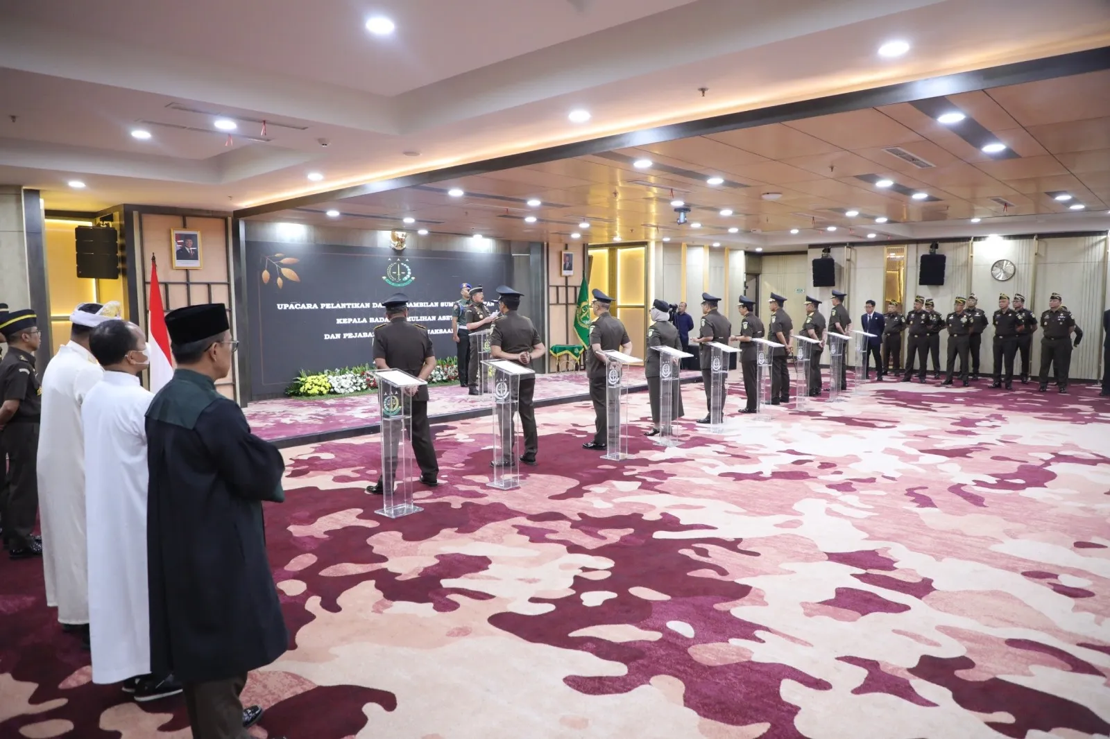 Jaksa Agung melantik Kepala BPA Kejaksaan RI, Kajati, serta Pejabat Eselon II di lingkungan Kejagung