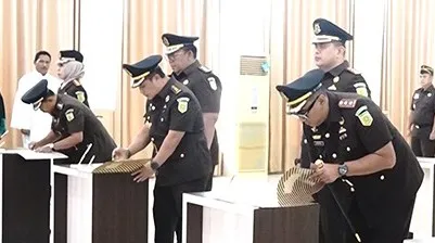 Kajati Kepri J. Devy Sudarso melantik para pejabat eselon III