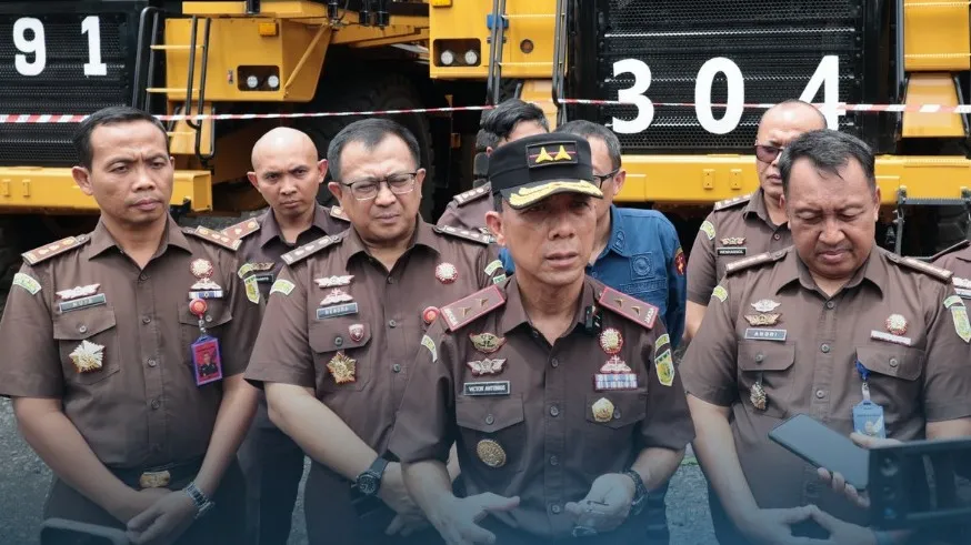 Kajati Bengkulu Victor Antonius Saragih Sidabutar mengecek lokasi stockpile dan workshop dalam perkara tambang batu bara