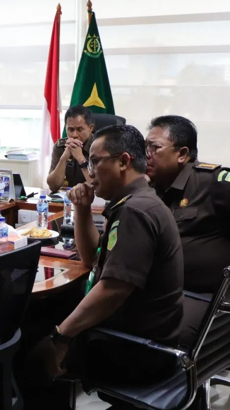 Tersangka dan Barang Bukti Perkara Dugaan Korupsi Satelit Kemhan Diserahkan ke Tim Penuntut Koneksitas