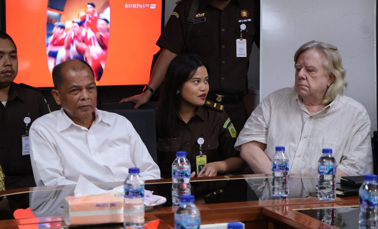 Tersangka dan Barang Bukti Perkara Dugaan Korupsi Satelit Kemhan Diserahkan ke Tim Penuntut Koneksitas