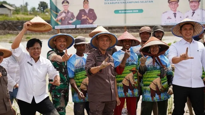 Dukung Asta Cita Ketahanan Pangan, Kejati Lampung Resmikan Koperasi Konsumen Adhyaksa dan Tanam Padi Biosalin