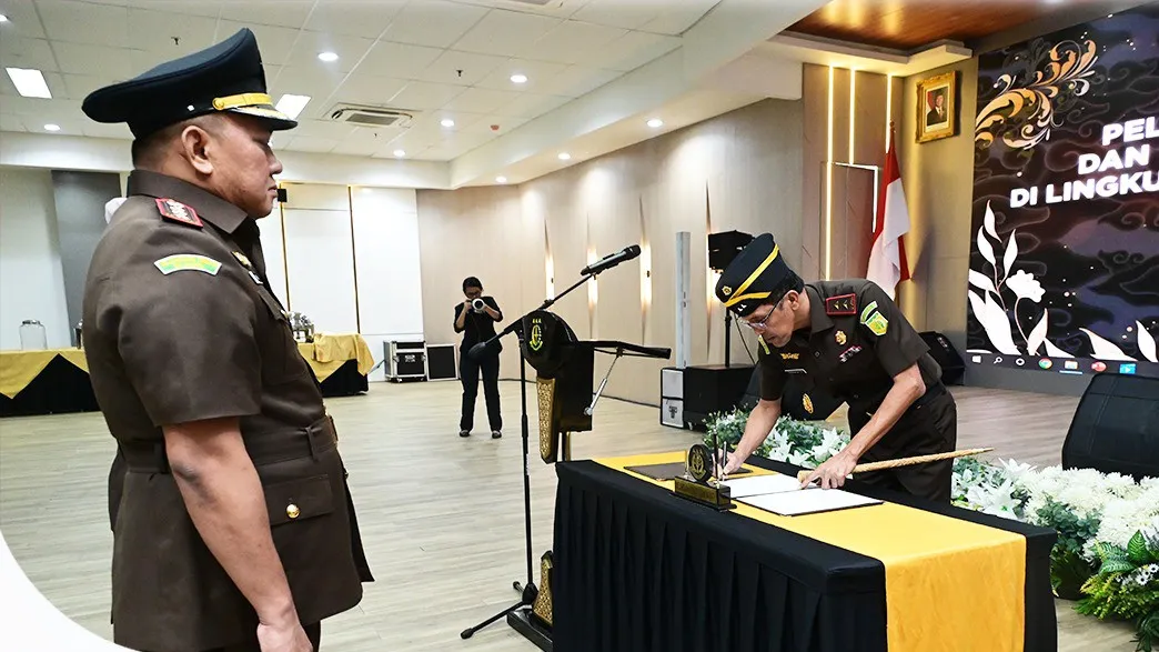 Kajati Jabar Lantik Kajari Kota Bandung dan Kota Sukabumi