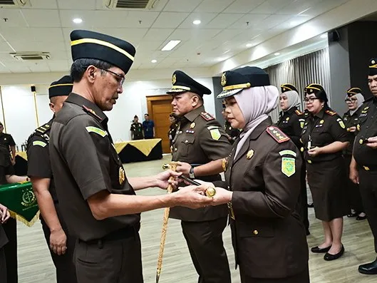 Kajati Jabar Lantik Kajari Kota Bandung dan Kota Sukabumi