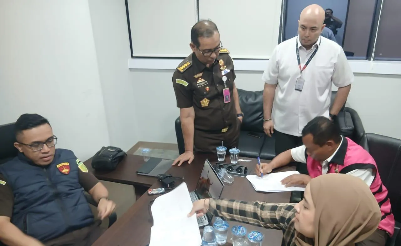 Kejagung Resmi Tahan Mantan Kajari Enrekang Berinisial P Terkait Dugaan Dugaan Penerimaan Uang Perkara BAZNAS