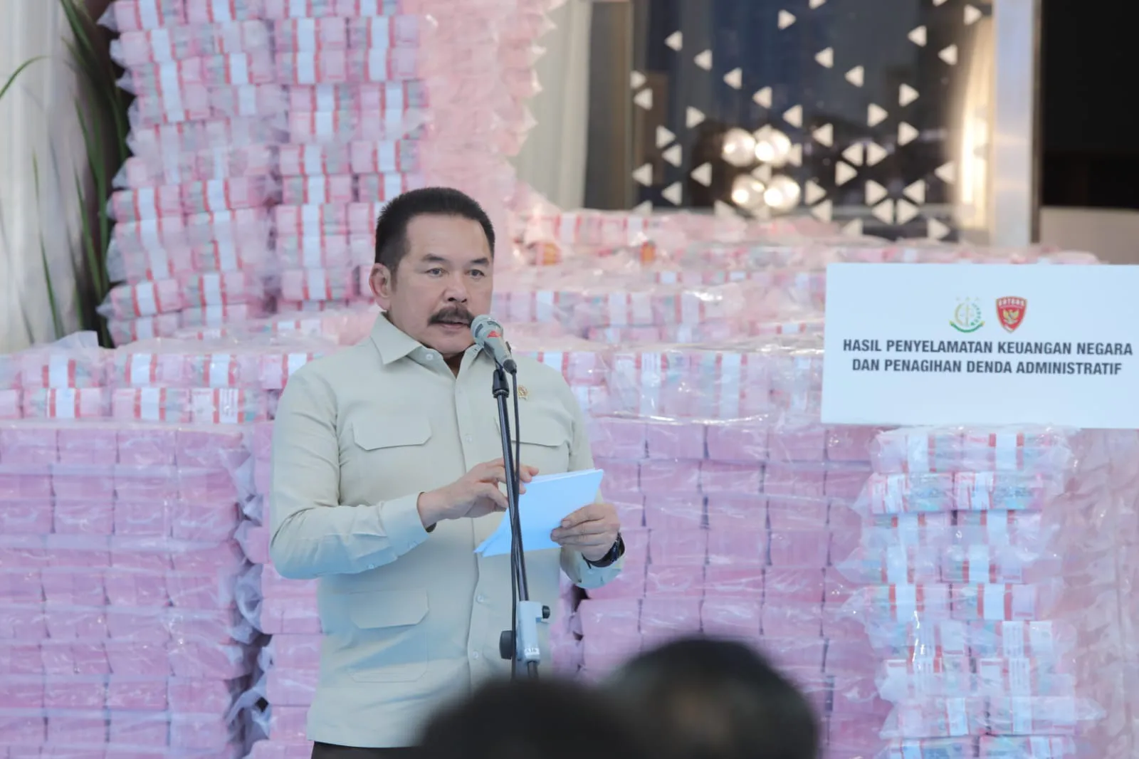 Jaksa Agung Serahkan 893.002,38 Ha Kawasan Hutan Hasil Penguasaan Kembali Satgas PKH dan Uang Kerugian Negara Rp 6,6 Triliun