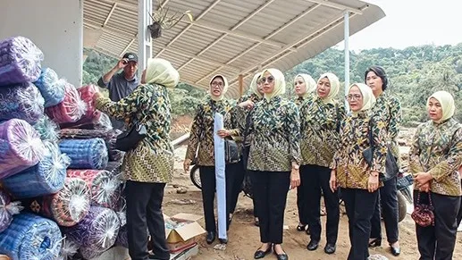 Kejati Sumbar Serahkan Donasi
