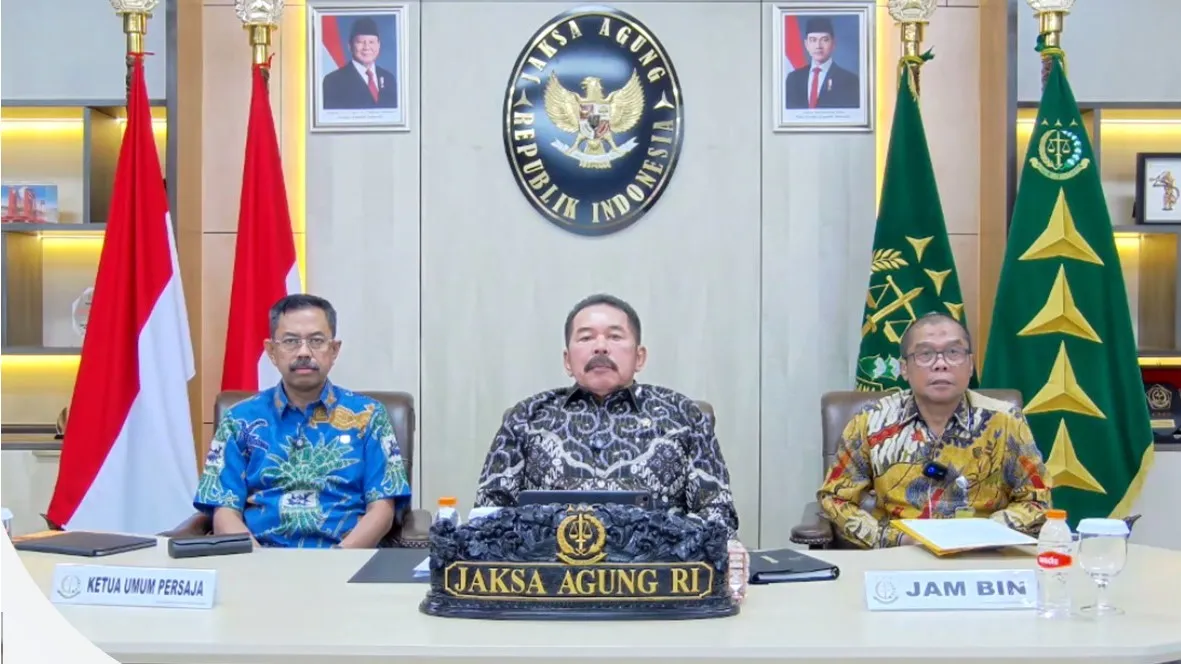 Jaksa Agung ST Burhanuddin saat menghadiri penyerahan donasi bantuan untuk pegawai dan warga yang terdampak bencana di Sumatera