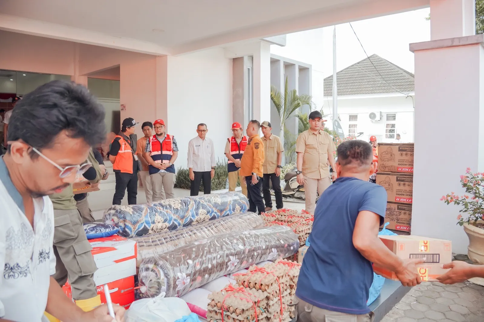 Minta Kejaksaan Bantu Masyarakat Terdampak Bencana, Jaksa Agung Ingatkan Bantuan Harus Transparan dan Tepat Sasaran