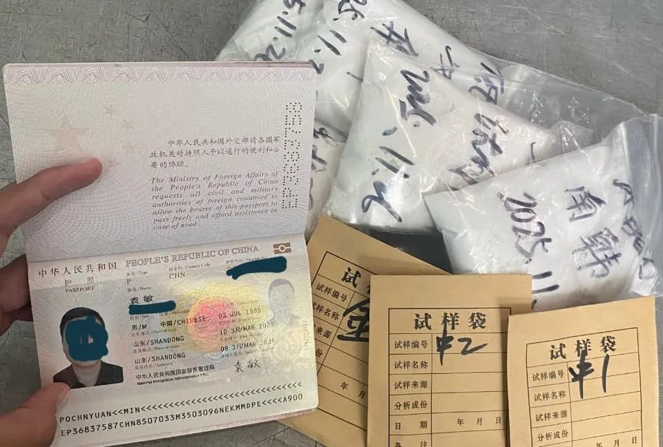 Paspor dan barang bukti dari WNA yang diamankan Satgas Terpadu