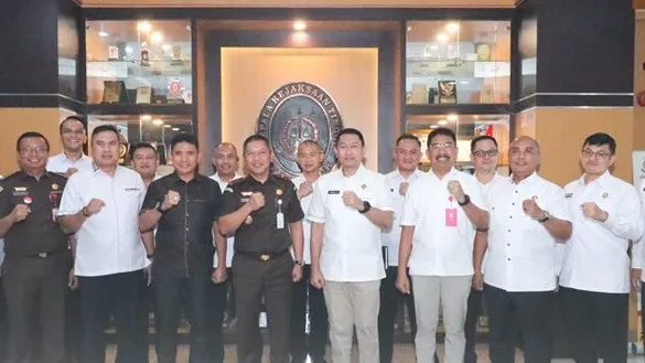 Pelaksana Tugas (Plt.) Kepala Kejaksaan Tinggi Jawa Timur, Setiawan Budi Cahyono, SH., M.Hum. menerima kunjungan dari peserta Sekolah Staf dan Pimpinan Tinggi (Sespimti) Polri Dikreg Ke-34 Tahun Anggaran 2025
