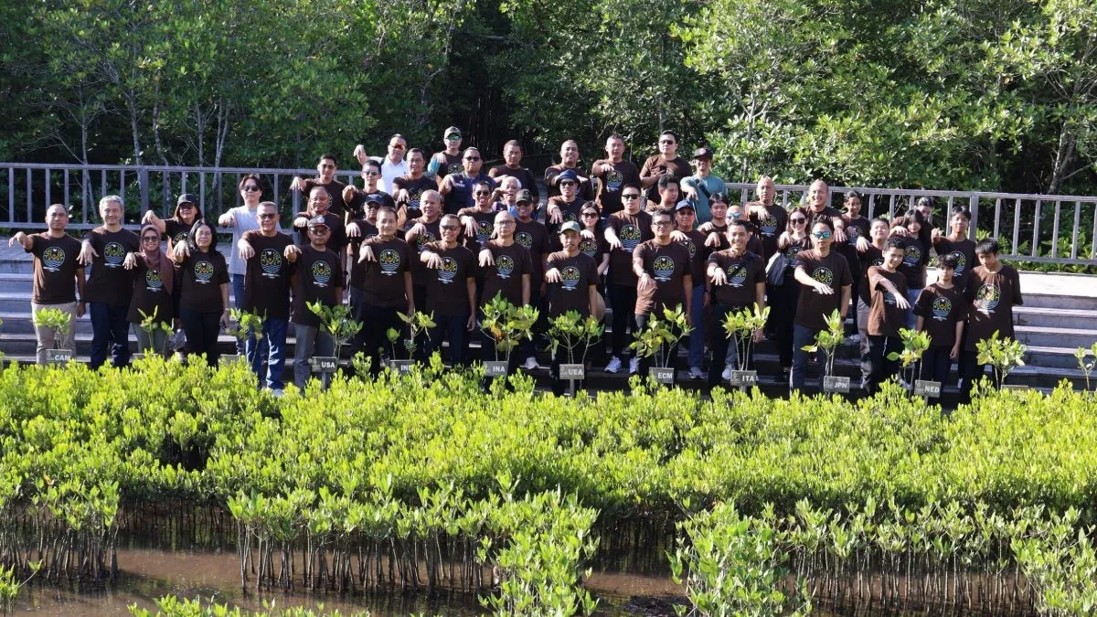 Penanaman mangrove disela event tahunan Adhyaksa International Run 2025