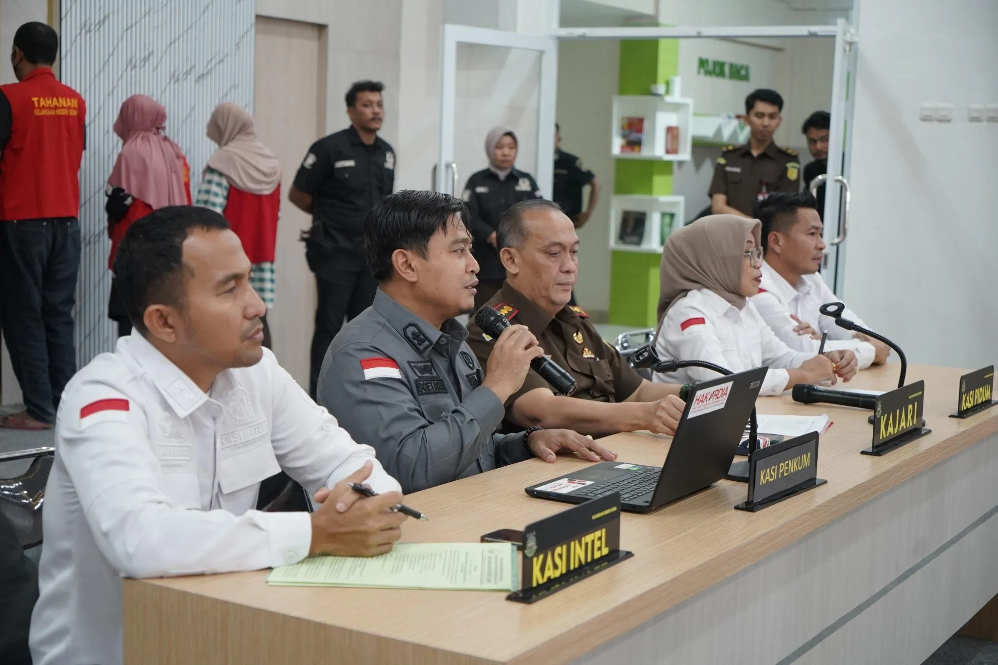 Kejati Sulsel Terima Tersangka Korupsi Dana KUR