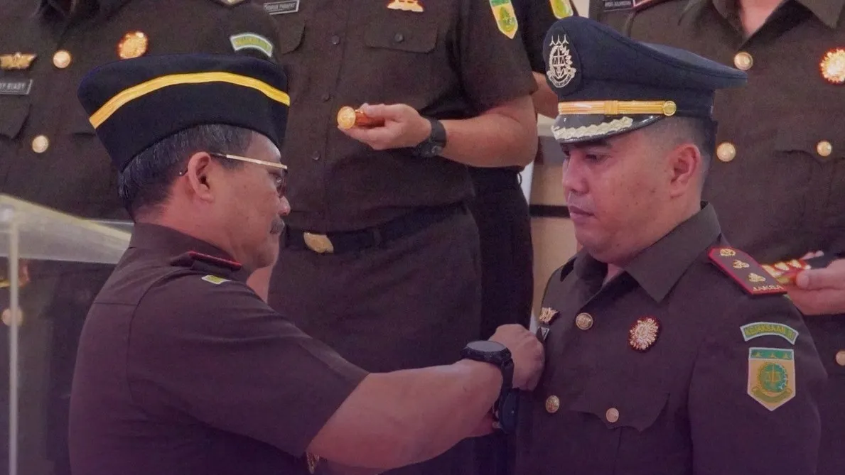 Kajati Sumsel melantik Kajari Musi Banyuasin Aka Kurniawan, S.H, M.H pada Selasa, 8 April 2025