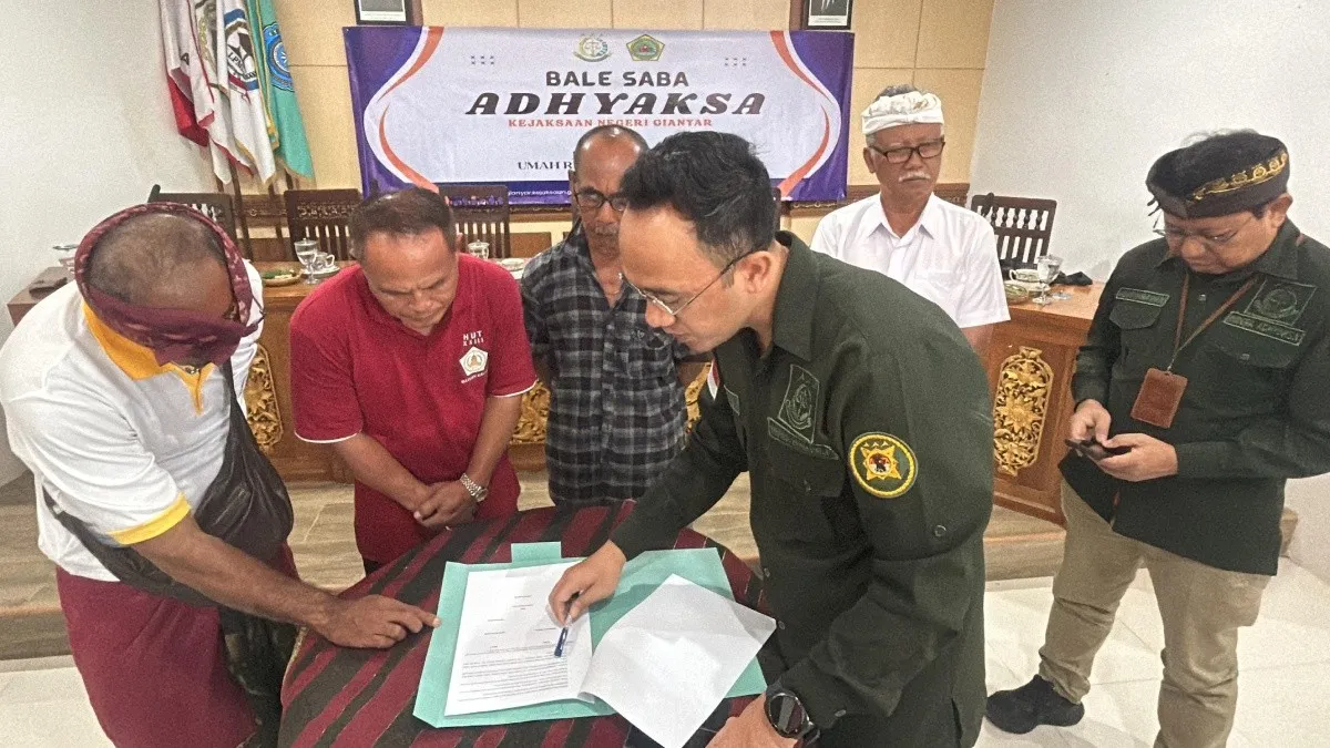 Bale Sabha Adhyaksa Kejari Gianyar Bantu Penyelesaian Permasalahan di Desa Batuan Kaler