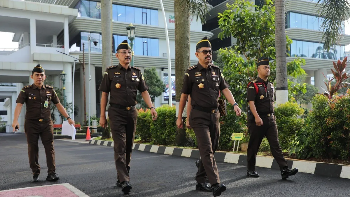 JAM-Pidum Asep Nana Mulyana memimpin upacara peringatan HUT PERSAJA di Lapangan Upacar Kejagung, Jakarta, Rabu, 14 Mei 2025