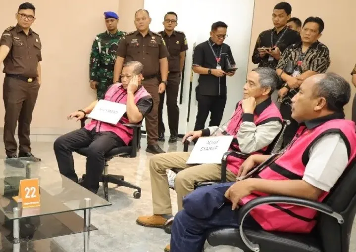 Para tersangka kasus suap/gratifikasi PN Jakarta Pusat