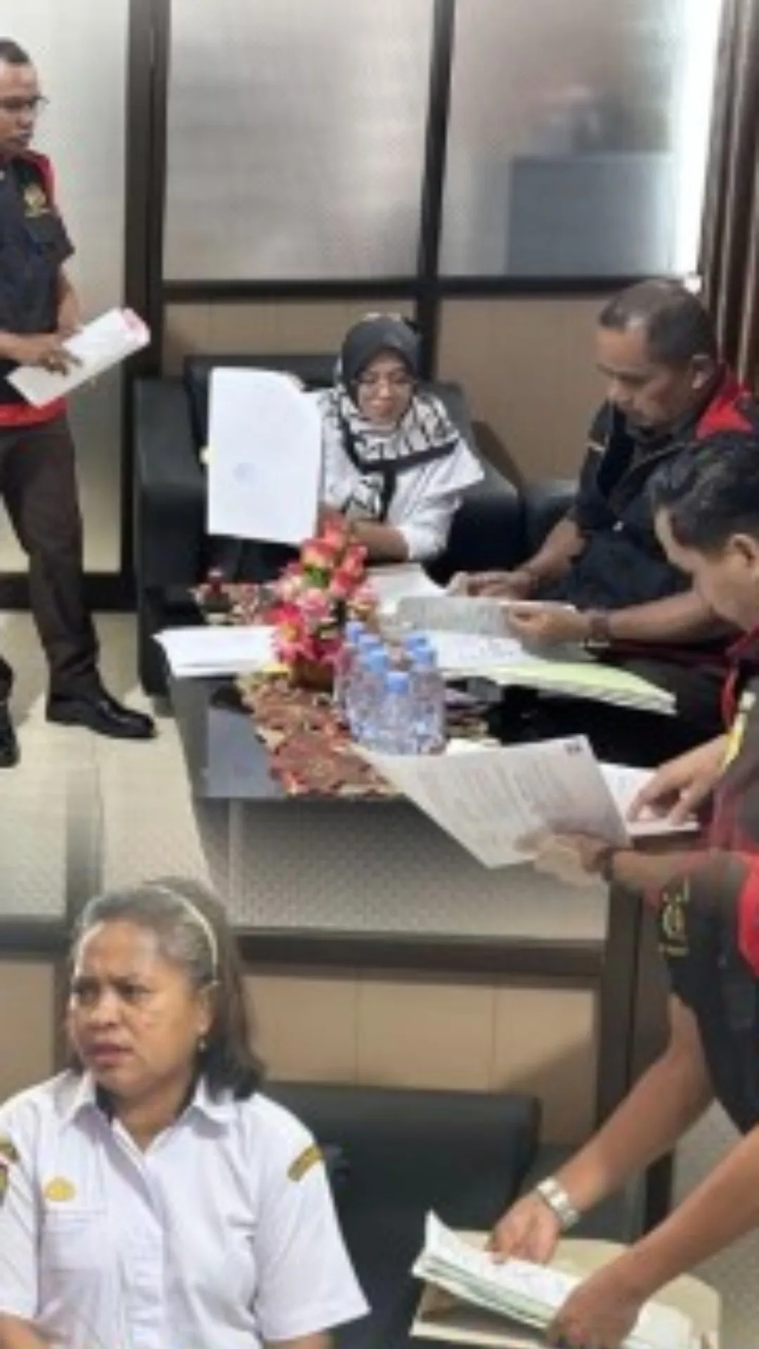 Kejari Seram Bagian Barat Sita Dokumen Dugaan Korupsi Pengelolaan Bansos Covid-19 Pada Dinsos SBB
